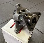 Насос водяной (помпа) Форд Фокус-2,3 1.8-2.0 оригинал FORD