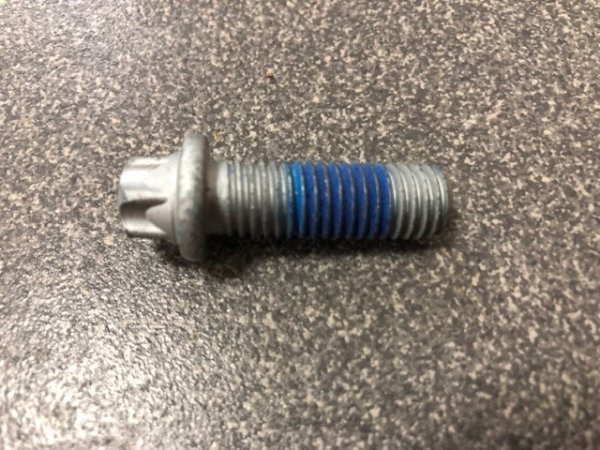 Болт крепления ступицы Форд Фокус-2 задней