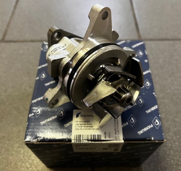 Насос водяной (помпа) Форд Фокус-2,3 1.8-2.0 Pierburg